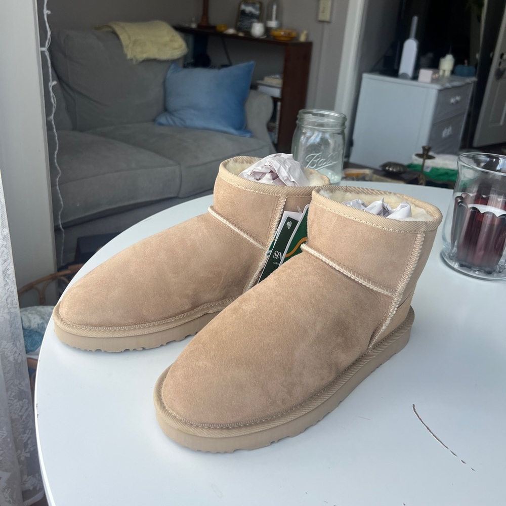 Women's Classic Ultra Mini- Original Since 1974 Color Sand Size 10/41